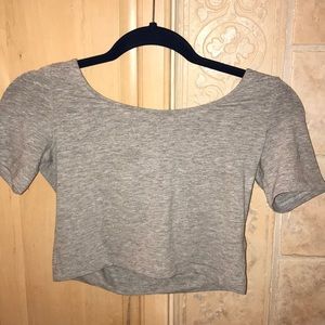 Cropped grey shirt